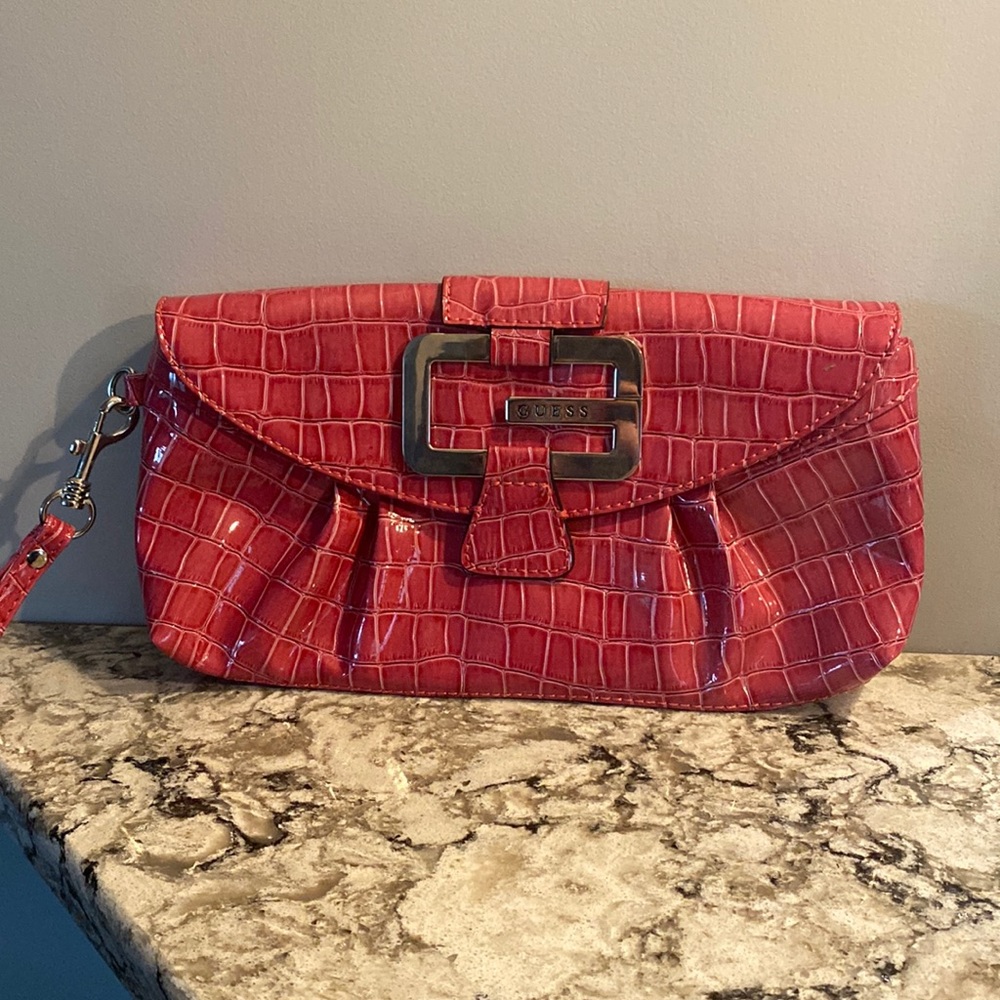 Guess clutch